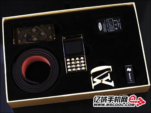 Fake Louis Vuitton Belt Packs A Mobile Phone [Crazy Gadgets]- woikr